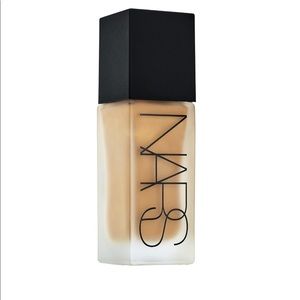 NARS Luminous Weightless Foundation in Punjab